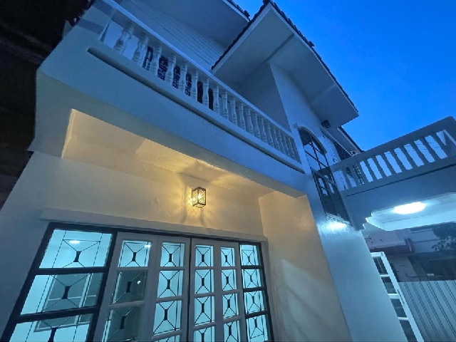 ให้เช่าบ้าน 2ชั้น ติวานนท์ ถ.แจ้งวัฒนะ MRT เลี่ยงเมืองปากเกร็ด 2.9 กม.ใหม่ทั้งหลัง 52 ตร.วา.202ตร.ม. สุขาประชาสรรค์ เฟอร์ 3 นอน 2  น้ำ 