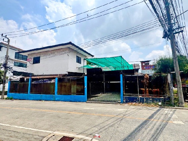 ถ.พระราม9  MRT หัวหมาก 400 ม. เอแบค หัวหมาก 1.5 กม.ให้เช่าโกดัง 2 ชั้น พร้อมอาคาร สำนักงาน 103 ตร.วา.400 ตร.ม.