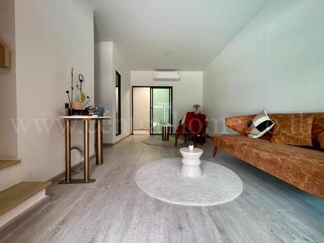 ทาวน์โฮม สิริ เพลส บางนา-เทพารักษ์ ถนนเมน ต้นโครงการ