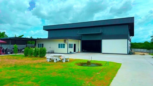 ขายที่ดินพร้อมสิ่งปลูกสร้างชลบุรี ผังสีเหลือง บนเนื้อที่ 1 ไร่ โรงงานเดิมทำโรงกลึง