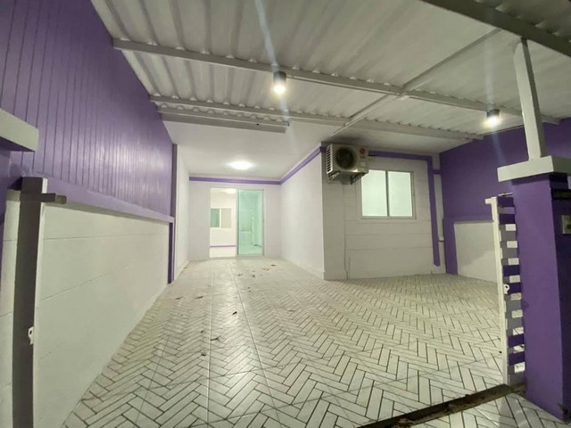 ขายบ้าน ม.ทรัพย์รุ่งเรืองซิตี้1 ทาวน์เฮ้าส์ ชั้นเดียว  2 นอน1 ห้องน้ำ    จอดรถ1คัน อมตะชลบุรี