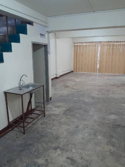 ม.ทองสุข 3.4 กม. บรมราชชนนี64-76 ให้เช่าอาคารห้องมุม 3 ชั้น 2 ตึก 25 ตร.วา.385 ตร.ม.รีโนเวทใหม่ สไตล์ modern luxury ทำเลดี 4 นอน 2 น้ำ