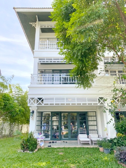 วิวสระว่ายน้ำ วังไกลกังวล 4.1 กม. โลตัส หัวหิน 700ม.ทาวน์โฮมหรูสไตล์รีสอร์ท 3 ชั้น หัวมุม 25ตร.วา.4 นอน จัดเต็มเฟอร์ เขาตะเกียบ 2กม.   