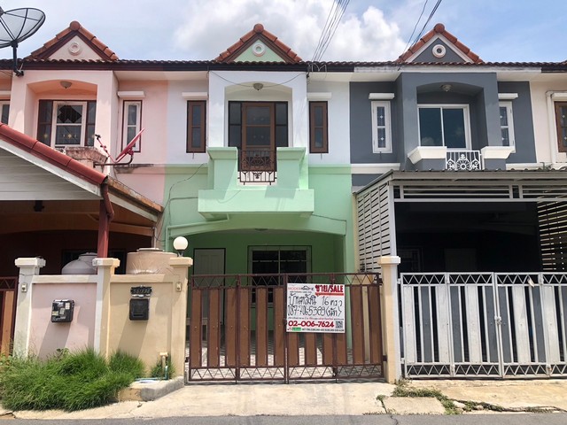 ทาวน์เฮ้าส์ 2 ชั้น 16 ตร.ว. หมู่บ้านเค.ซี.รามอินทรา 6 ซอยพระยาสุเรนทร์45 ถนนพระยาสุเรนทร์ ถนนรามอินทรา เขตคลองสามวา กรุงเทพมหานคร