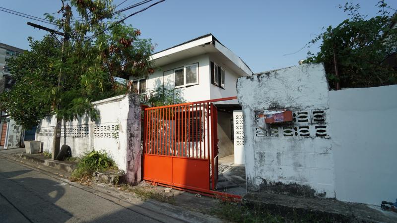 ขายบ้านเดี่ยว ทำเลทองใจกลางเมือง โชคชัย 4 แยก 28 ขายบ้านเดี่ยว ทำเลทองใจกลางเมือง โชคชัย 4 แยก 28