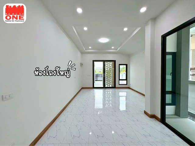 บ้านชั้นเดียวดีไซน์น่าอยู่ ทำเล คันธง-ปากนคร เดินทางเข้าเมืองได้หลายเส้นทาง ใกล้โรงเรียน โลตัส เซ็นทรัล และ รพ.มหาราช