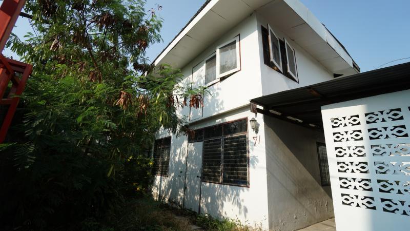 ขายบ้านเดี่ยว ทำเลทองใจกลางเมือง โชคชัย 4 แยก 28 ขายบ้านเดี่ยว ทำเลทองใจกลางเมือง โชคชัย 4 แยก 28