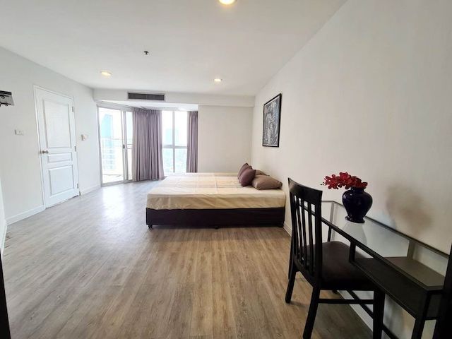 Waterford Sukhumvit 30 spacious safe private 29th floor BTS Phrom Phong