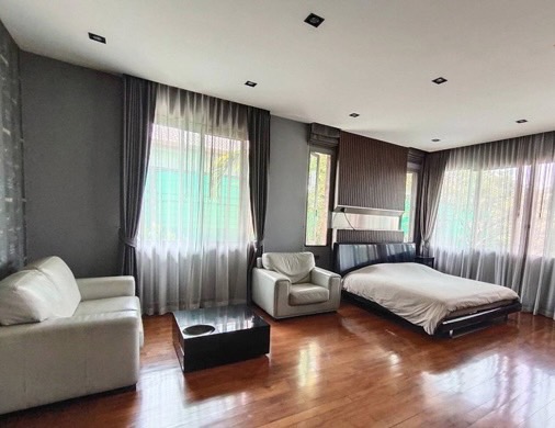 ขายด่วนๆ บ้านคฤหาสน์ 2ชั้นสุดหรู (สระว่ายน้ำในตัว)  495 วา6นอน6น้ำเฟอร์ครบ ถนน เฉลิมพระเกียรติ ร. 9 ใกล้สวนหลวง ร.9 ราคาขาย 65 ล้านบาท  