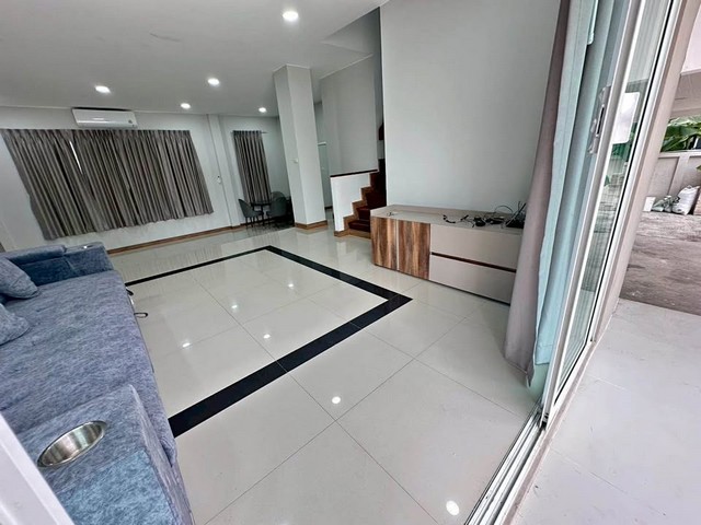 ให้เช่าบ้านเดี่ยว โครงการ ลลิล อินเดอะพาร์ค วัชรพล-พหลโยธิน  ทางด่วนเอกมัย-รามอินทรา  บ้าน   2ชั้นครึ่ง เนื้อที่ 122 ตร.ว. 5ห้องนอน