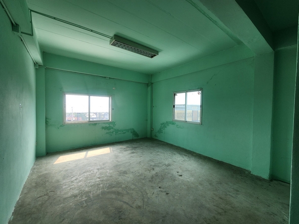 ตึกแถว 2 ห้อง หลังมุม ขาย หรือ ให้เช่า 3 ชั้นครึ่ง ซอยเทียนทะเล 20 ปูกระเบื้อง เหมาะเปิดบริษัท หรือทำการค้า