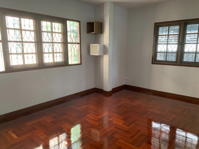 ให้เช่าบ้านเดี่ยวถนนแจ้งวัฒนะใกล้ เซ็นทรัล แจ้งวัฒนะ โซน แจ้งวัฒนะ, ปากเกร็ด, นนทบุรี อยู่ซอยแจ้งวัฒนะ-ปากเกร็ด 26 