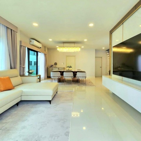 ให้เช่า Centro Bangna เซ็นโทร บางนา บ้านว่างพร้อมอยู่  4 ห้องนอน  5 ห้องน้ำ  มีห้องแม่บ้าน