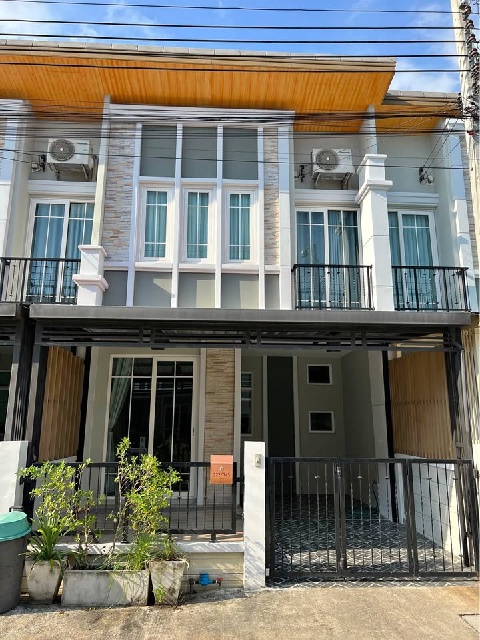 Golden Town บางนา สวนหลวง ทาวน์เฮาส์ 2 ชั้น 3นอน เมกกะบางนา 18 ตร.วา.150 ตร.ม.รร.นานาชาติแพนเอเชีย 2.6 กม. 2 น้ำ 