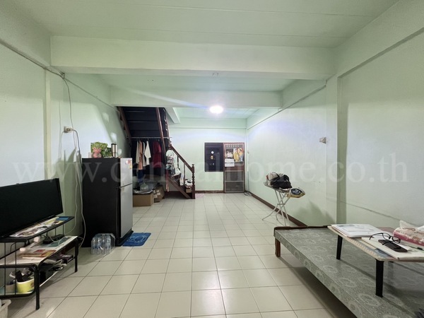 ทาวน์เฮ้าส์ รินทร์ทอง ลำลูกกา - คลอง 2 ปทุมธานี ต่อเติมหลังคาหน้าบ้าน