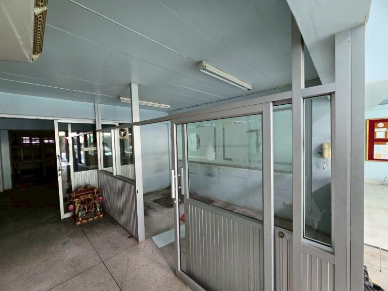 ออฟฟิศพร้อมใช้ ตึกแถว 2 คูหา 3.5 ชั้น แบ่งห้องและจัดสรรเรียบร้อย พร้อมเป็นออฟฟิศได้ทันที บนถนนนวมินทร์ใกล้เส้นเกษตรตัดใหม่