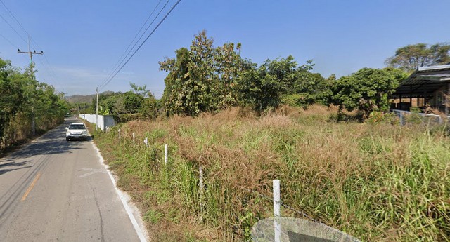 พื้นที่ดิน ที่ดิน บ้านน้ำแพร่ หางดง เชียงใหม่ ทำเลดี ที่ดินหน้ากว้างติดถนน และด้านข้างติดลำห้วยอีสุ เหมาะสำหรับสร้างบ้านสวน หรือสร้างบ้านตากอากาศ