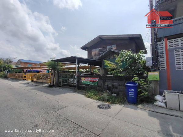 ขายบ้านเดี่ยว 2ชั้นเนื้อที่ 39 ตร.ว บ้านครึงปูนครึ่งไม้ 2ห้องนอน 1ห้องน้ำ ถนนสุขุมวิท115 ซอยติด BTS ปูเจ้าทำเลทอง ราคาขาย 3 ล้านบาท