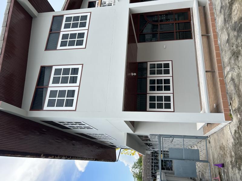 บ้านเดียว2ชั้นปรับปรุงใหม่ 100วา4นอน 3น้ำ 1ห้องแม่บ้าน2ห้องอเนกประสงค์ 1ห้องทำงาน แอร์  4 ตัวมีม่านกันแสงยูวีมีที่จอดรถกว้างขวาง ถนนลาดพร้าว