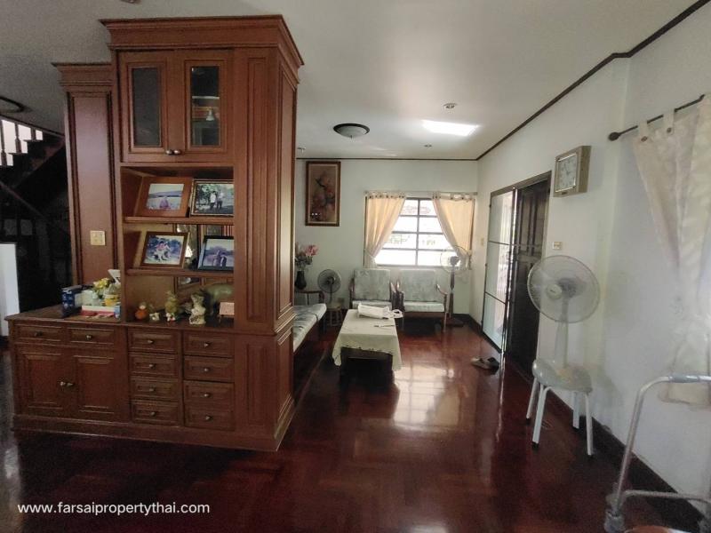 ขายบ้านเดี่ยว 2ชั้นเนื้อที่ 93 ตร.ว พื้นที่ใช้สอย 250 ตร.ม 3ห้องนอน 3ห้องน้ำ ถนน บางนาตราด ซอยตรงข้ามเซ็นทรัลบางนา ราคาขาย 15 ล้านบาท