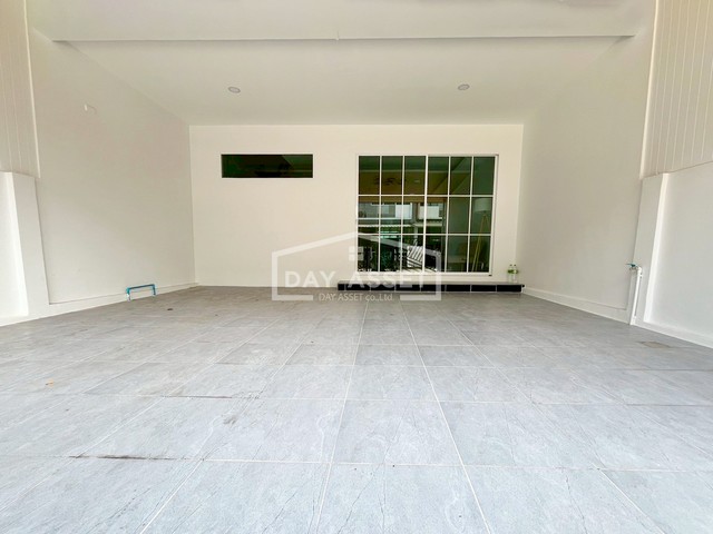 ขายทาวน์โฮม 2 ชั้น หมู่บ้าน เดอะทรัสต์ ทาวน์ วงแหวน-ลําลูกกา เนื้อที่ 19.8 ตร.ว. ขายเพียง 2,190,000 ล้านบาท