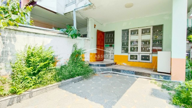 ขายทาวน์โฮม 3 ชั้น หมู่บ้าน ลัลลี่วิลล์ ลำลูกกา-คลอง 1 เดินทางสะดวก เนื้อที่ 31.5 ตร.ว. ขายเพียง 2,090,000 ล้านบาท