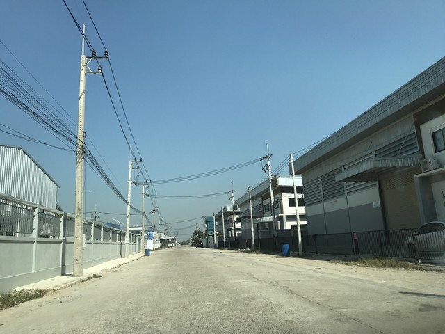 ขายโรงงาน โกดัง คลังสินค้า พร้อม ออฟฟิศ3ชั้น  ที่ดินเกือบ3ไร่ รถเทรลเลอร์ เข้า - ออก สะดวก จ.สมุทรสาคร