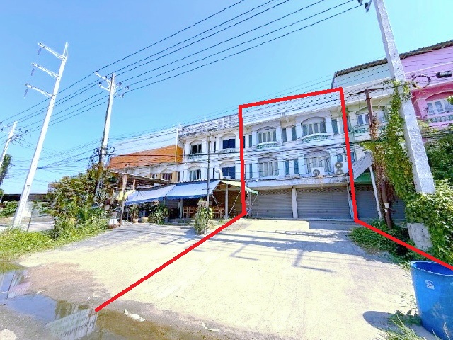 ติดถนนใหญ่ ร้านค้า  พัทยา 3.5 กม. ที่ดินด้านหลังเกือบไร่ หรือ 345 ตร.วา.  6 นอน ให้เช่าอาคารพาณิชย์ 3 ชั้น 2คูหา มีดาดฟ้า 5 น้ำ 1,380 ตร.ม.