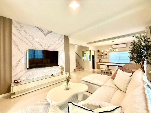 LV53104 ให้เช่า ทาวน์โฮมและบ้านเดี่ยว Villaggio 3 ศรีนครินทร์-บางนา บรรยากาศใหม่ Camping Ville ทำเลต้นบางนา ใกล้ MEGA บางนา