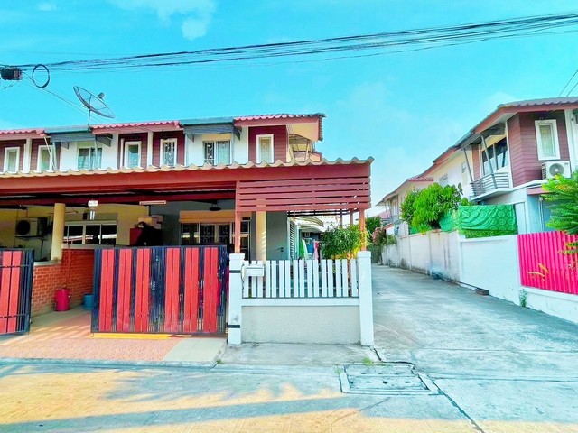 หมู่บ้านแฟมิลี่ซิตี้ทาวน์ 3 นาป่าชลบุรี ทาวน์เฮ้าส์หลังมุม  29  ตรว 3 ห้องนอน 2 ห้องน้ำ 2 จอดรถ