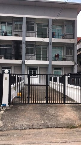 ให้เช่าทาวน์โฮม3ชั้น160ตร.ม.ย่านรามอินทราติดห้างแฟชั่นไอส์แลนด์,MRTวงแหวนรามอินทรา