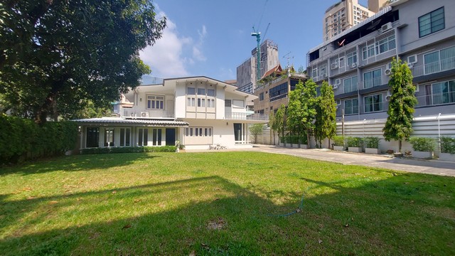 ให้เช่าบ้านสุขุมวิท ใกล้ BTS พระโขนง สุขุมวิท 44 ห่างจากปากซอยประมาณ 50 เมตร