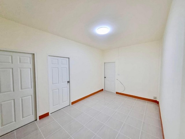 บ้านมือสองสไตล์มินิมอล  บ้านทาวน์เฮ้าส์ชั้นเดียว 1.42 ล้าน