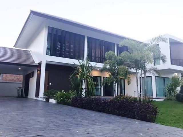 ให้เช่า 120,000 บาท ขาย 15.9 ล้าน 188 ตรว. #บ้านพูลวิลล่า หางดง #สไตล์โมเดิร์น ในหมู่บ้านวังตาล บรรยากาศดี ​ร่มรื่น​​ เงียบสงบ เดินทางสะดวก