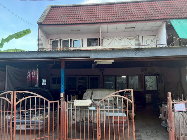 ทาวน์เฮาส์ 2 หลังติดกัน ใกล้ถนนจรัญสนิทวงศ์ ห่างจาก MRTบางอ้อ เพียง 280 เมตร ใกล้ศูนย์การค้ามีตติ้งฮอลล์และโลตัส จรัญสนิทวงศ์