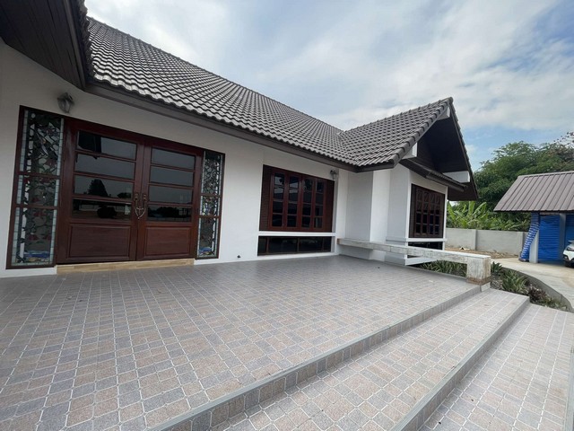 บ้านพร้อมที่ดิน 2 ไร่เศษ ให้เช่าทำธุระกิจ ติดวงแหวนรอบ 2 มีบ้าน3นอน2ออฟฟิต2น้ำ