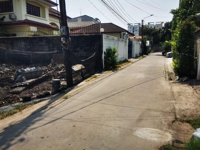 ขายที่ดินถมแล้ว เนื้อที่ 96 ตรว. ซ.ลาดพร้าว 25 สูงกว่าถนน เหมาะทำบ้านพักอาศัย ใกล้ MRT ลาดพร้าว