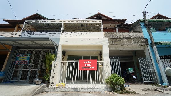 ขายด่วน! ขายบ้านทาวน์เฮ้าส์ 2 ชั้น รีโนเวทใหม่ทั้งหลังพร้อมอยู่  
