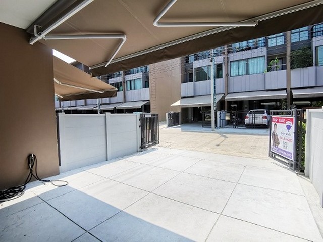 ขายทาวน์โฮม 3 ชั้น บ้านกลางเมือง ดิ เอร่า ปิ่นเกล้า-จรัญฯ 20 ตร.ว. บ้านใหม่ ไม่เคยเข้าอยู่ ติดถนนเลียบทางด่วน ใกล้รถไฟฟ้