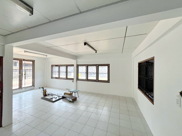 ใกล้ถ.งามวงศ์วาน 45-49 ให้เช่า 82ตร.วา  245ตร.ม. ม.เกษตรศาสตร์  2.7กม.บ้านเดี่ยวใหญ่มาก 2 ชั้น MRT บางเขน 1.5 กม. ที่จอดรถ 5 คัน