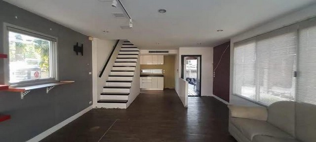 P574 ขายที่ดินพร้อมสิ่งปลูกสร้าง มีบ้าน 3 หลัง ซอยสุขุมวิท 93 ซอยพึงมี บนที่ดิน 203 ตรว. ขายตามสภาพ  ห่าง BTS บางจาก 2 กิโล