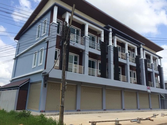 ต้องการขาย อาคาร อาคารพาณิชย์ แม่สอด จ.ตาก 3499999 บ. 3BEDROOM พื้นที่ 22 sq.wa ไม่ไกลจาก เมกาโฮม แม่สอด 60 เมตร และห่างจากสนามบิน 1 กม. โครตถูก