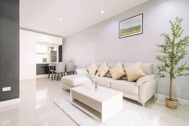 ทาวน์เฮาส์ 2 ชั้น พร้อมเข้าอยู่ โครงการ ดิเออบาน่า3