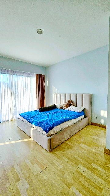 นิคมที เอฟ ดี ฉะเชิงเทรา 1.1 กม. PT บางปะกง2 เช่า-ขาย คฤหาสน์ 2 ชั้น 4 นอน 4 น้ำ  สไตล์โมเดิร์น 52 ตร.วา.202 ตร.ม.มีเฟอร์