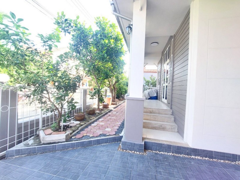 ขายบ้านเดี่ยว ขนาด 53 ตารางวา ในหมู่บ้านวรารักษ์ ทำเลดีเยี่ยม รังสิต คลอง 3  เดินทางสะดวกสบาย รีโนเวทใหม่ สภาพดี พร้อมเข้าอยู่