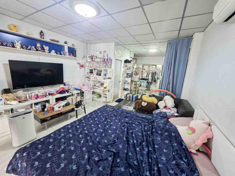 ทาวน์เฮ้าส์ 2 ชั้น หมู่บ้าน มนวดี กรีน พาร์ค บางบัวทอง หลังมุม