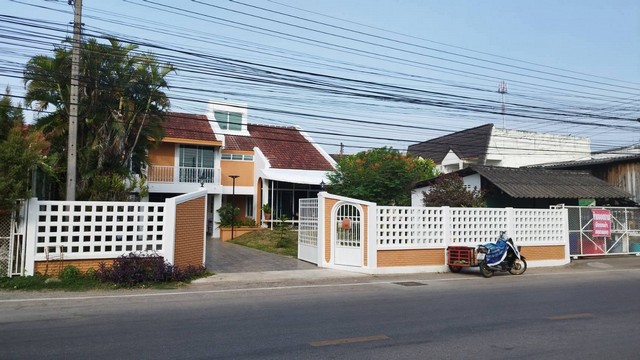 ขายบ้าน พร้อมที่ดิน 318 ตร.วา   ติดถนนปงสนุก  เวียงเหนือ  ในตัวเมืองลำปาง  ZN681