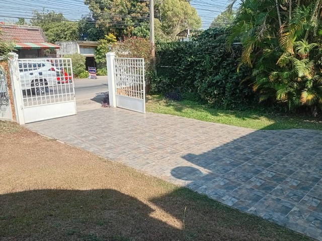 ขายบ้าน พร้อมที่ดิน 318 ตร.วา   ติดถนนปงสนุก  เวียงเหนือ  ในตัวเมืองลำปาง  ZN681