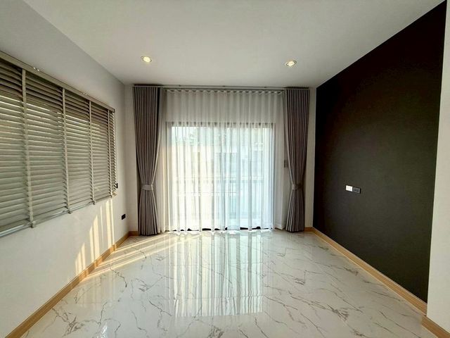 โซนหางดง ขายหลังละ 3.99 ล้าน #บ้านแฝดสร้างใหม่ #สไตล์คอนเทมเพอรารี่–โมเดิร์น #ใกล้กาดฝรั่ง มีเพียง 2 หลังเท่านั้น! #น้ำไม่ท่วม บ้านพร้อมอยู่