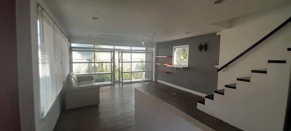 ขายบ้าน 3 หลังในพื้นที่เดียวกันสุขุมวิท 91 บนที่ดิน 203 ตรว. ราคา 18 ล้านบาท ขนาดที่ดิน กว้าง 20 เมตร ลึก 40 เมตร